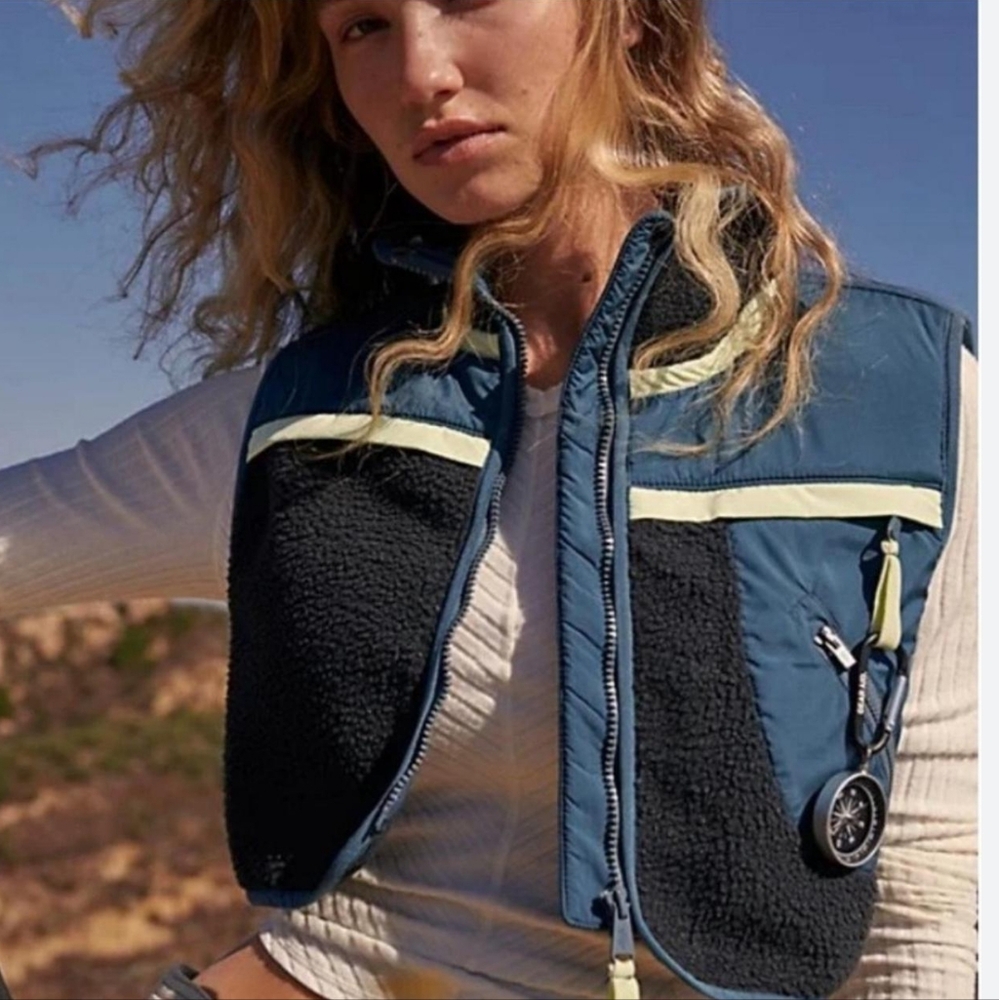 Free People Movement Hit the Slopes Cropped Fleec sz-M nwot Vest 2 front pockets